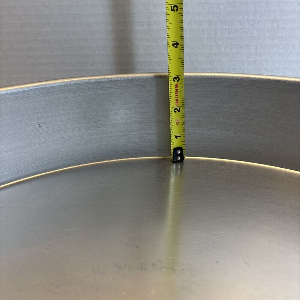 wilton cake pan shaped - Picture 3 of 14